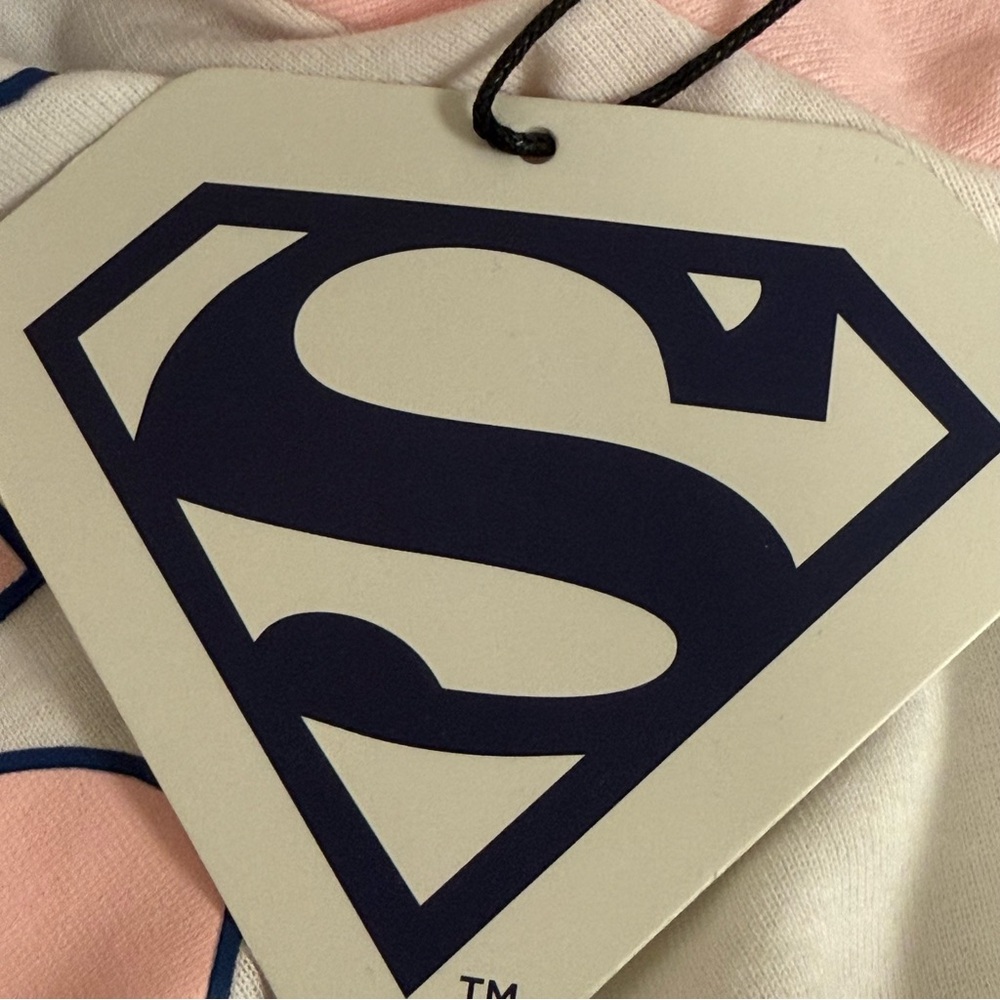 NWT Women’s Superman Pink Logo Graphic Tee Raglan T-Shirt Large DC Comics - Picture 7 of 9